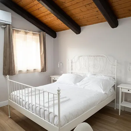 Dimora Santa Rosalia Lägenhet Alba (Piedmont)